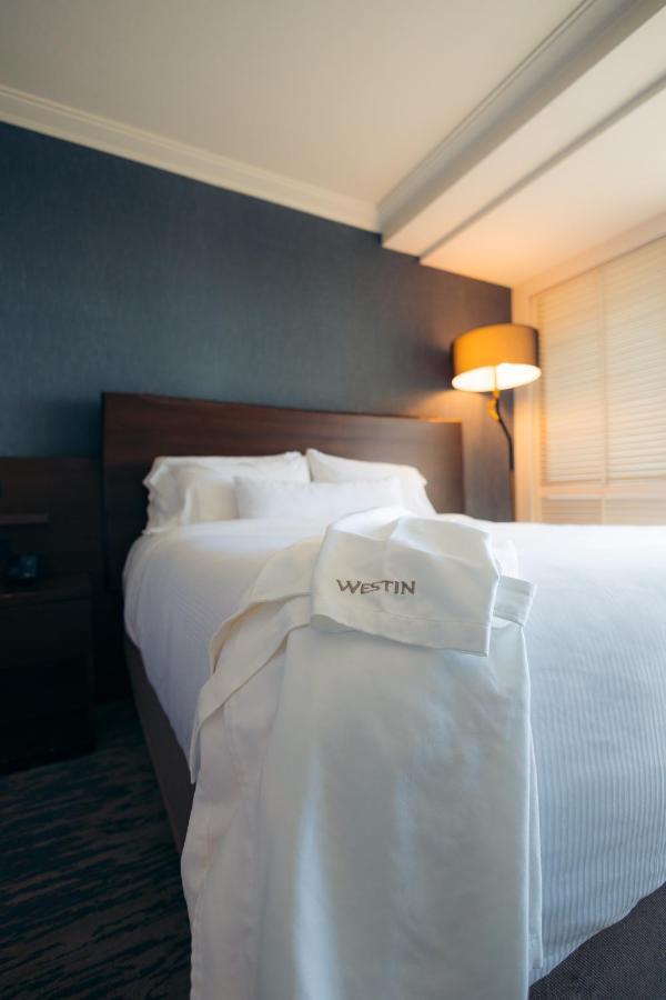 Guest room, 1 King, Ocean View, Balcony